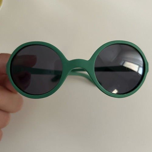 KiETLA sunglasses for 0-1 years like new, green with case