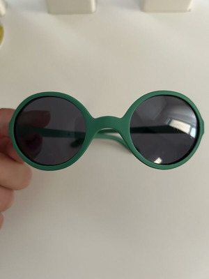 KiETLA sunglasses for 0-1 years like new, green with case