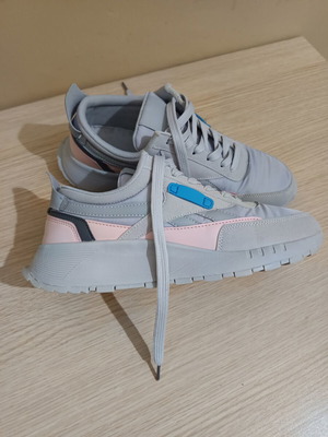 Women's athletic shoes used, size 40, gray and pink