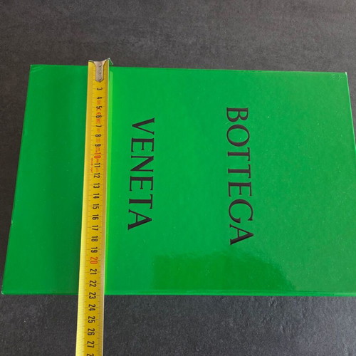 Bottega Veneta packaging box used, magnetic closure, 34x23x10 cm