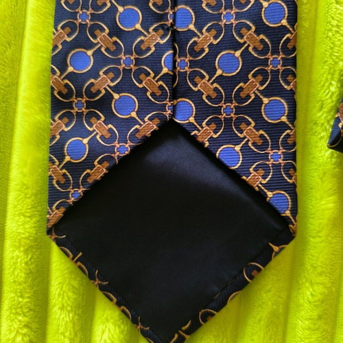 Men's Italian silk tie like new