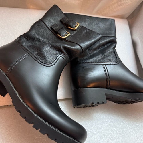 Feng Shoe No 39 black leather boots used