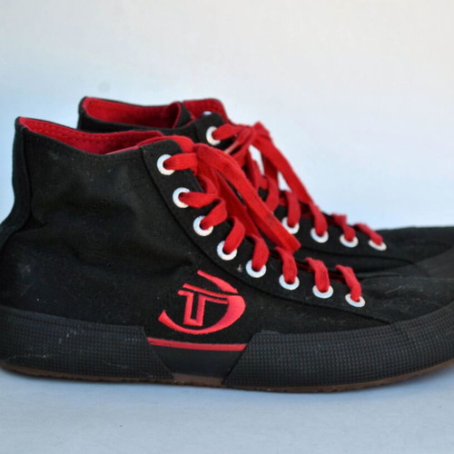 Hi-top canvas sneakers used, black with red laces, size 38