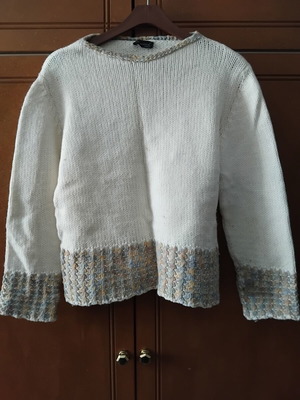 White knitted sweater used with decorative pastel details, size L