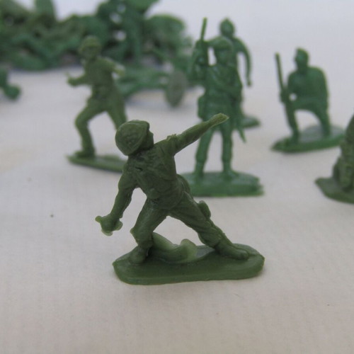 Vintage plastic military figures with vehicles used, 1980s