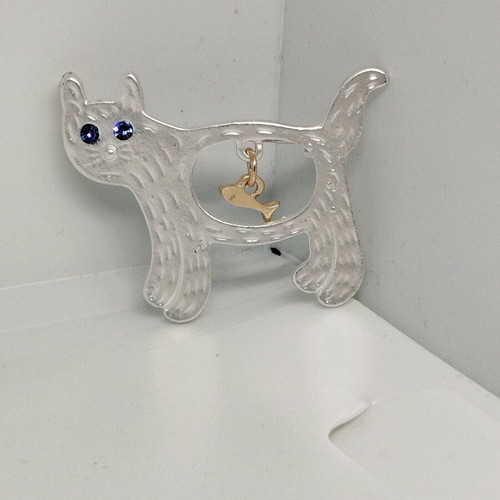 Cat brooch with fish new, impressive