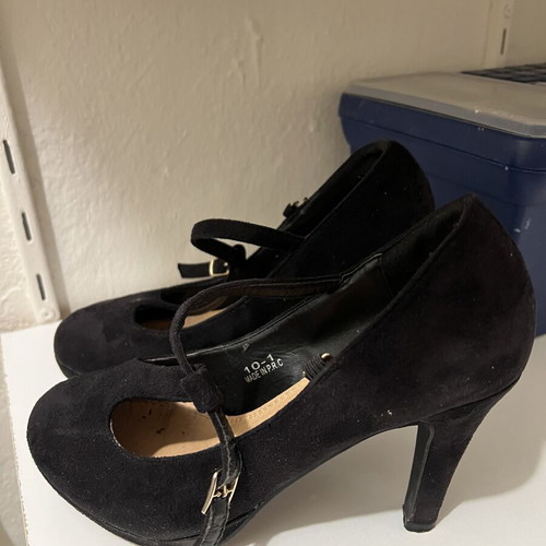 Pumps with thin heel, like new, size 39, black