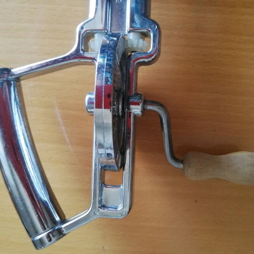 Egg beater vintage used manual working