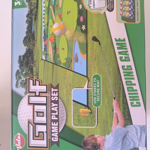 Children's golf like new with non-slip mat and clubs