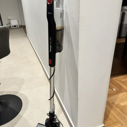 Vacuum cleaner lightly used, in perfect condition, easy to handle