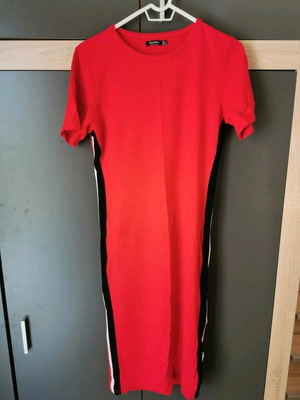 Κόκκινο φόρεμα midi κοντομάνικο Bershka σαν καινούργιο, μέγεθος L
