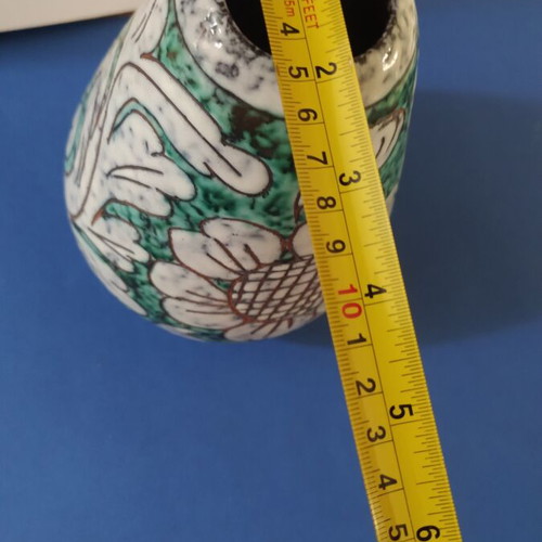 Ceramic vase with embossed design like new, vintage style