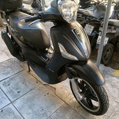 Piaggio Beverly 350 Police like new, with original top case and alarm