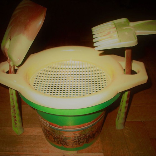 Plastic Beach Bucket Dynami Krousis 70s new