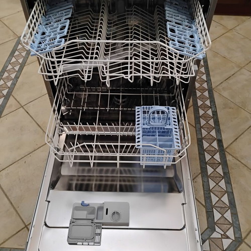 Indesit DFP 584 built-in dishwasher for 14 place settings