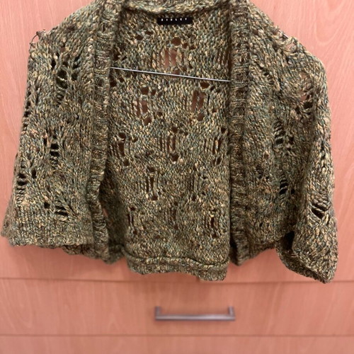 Sisley cardigan like new in green winter shades