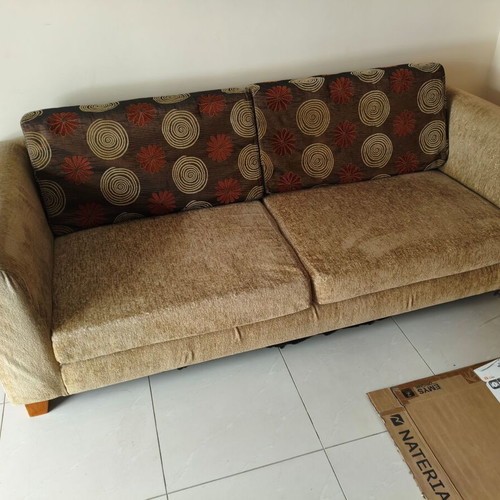 Three-seater sofa used with removable cushion fabrics and zipper issues