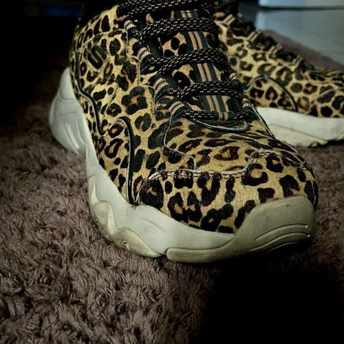 Skechers women's sneakers size 40 like new, brown