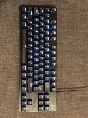 Logitech G413 TKL SE πληκτρολόγιο μεταχειρισμένο με μικρή φθορά στα καλώδια και πρόβλημα LED