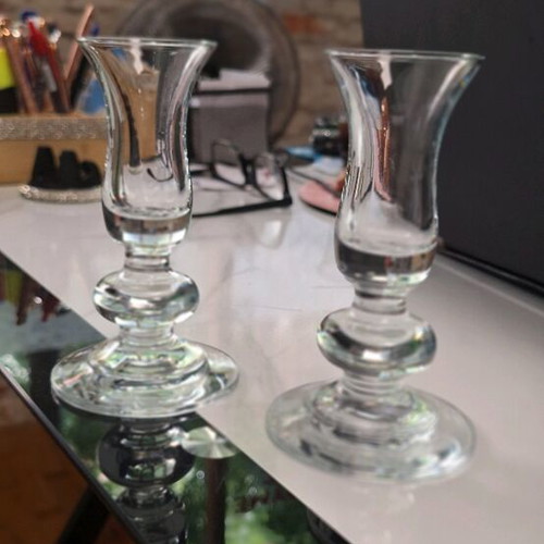 Glass candlesticks set of 2 like new, elegant design