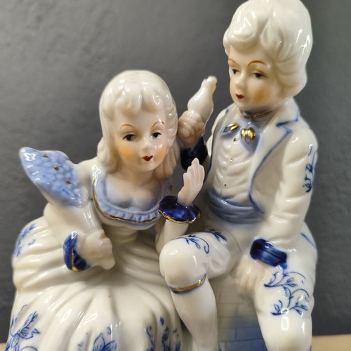 Vintage Porcelain Figurine Romantic Couple Delft Style used