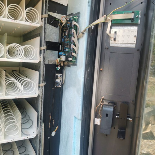 GPE DRX 30 snack vending machine with internal storage