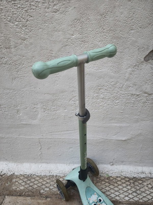 Globber 3-Wheel Scooter used with light-up wheels