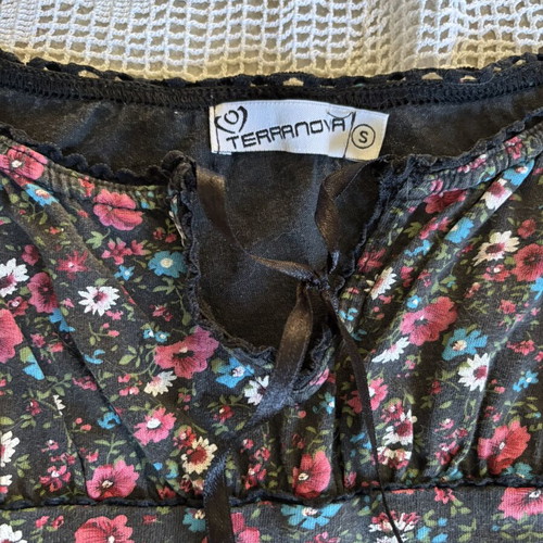 Y2K Floral Camisole Top like new, size S, black multicolor