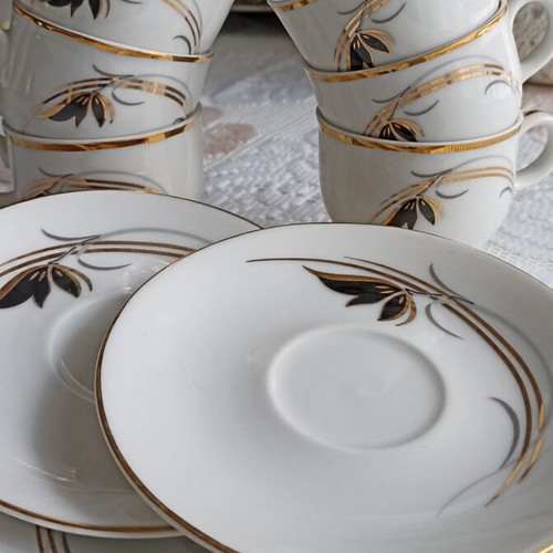 Vintage coffee cups set 6 cups and 4 saucers like new