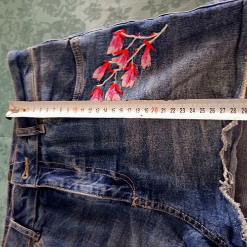 Women's denim shorts medium with embroidered flowers used, blue