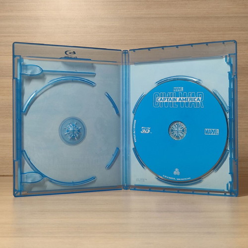 Marvel Civil War Blu-Ray used, 3D with subtitles