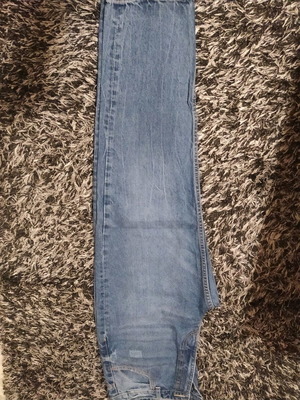 Τζιν γυναικείο παντελόνι mom fit Bershka σαν καινούργιο, μπλε, μέγεθος L