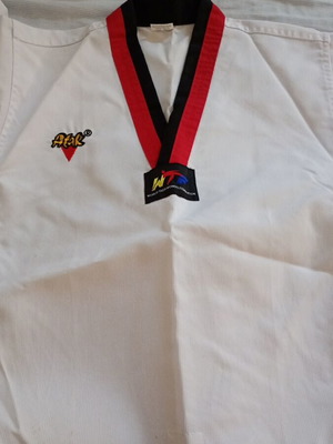 Taekwondo uniform white with belt, like new, up to 120cm