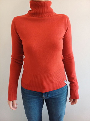 Attrattivo turtleneck small like new, orange