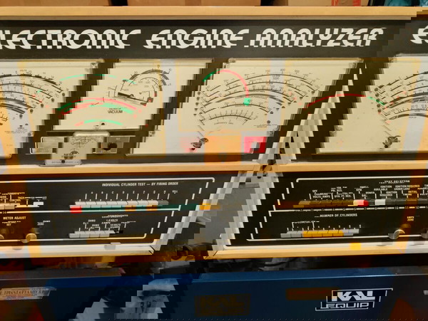 Εγκέφαλος αυτοκινήτου - Electronic engine analyzer