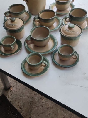Clay tea and coffee set like new, 4 tea cups, 4 coffee cups, sugar and coffee containers, jug