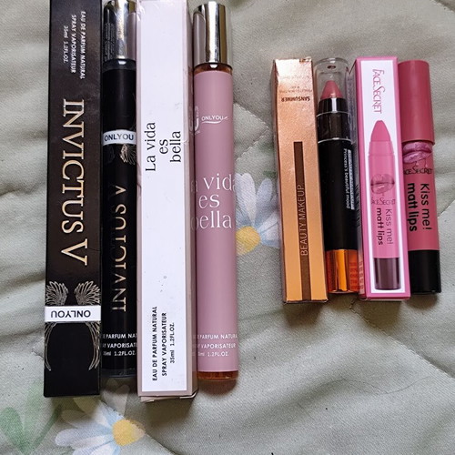 Mini Eau de Parfum inspired set with 2 perfumes and 2 matt lipstick pencils new