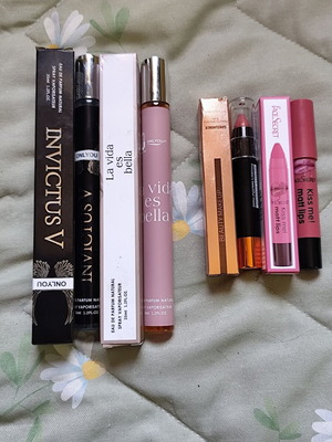 Mini Eau de Parfum inspired set with 2 perfumes and 2 matt lipstick pencils new