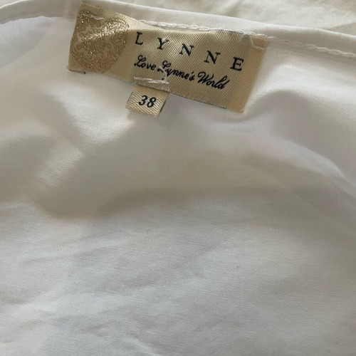 Lynne white wrap shirt like new, size M