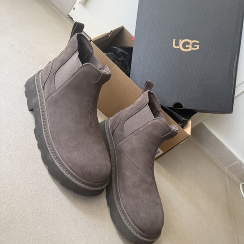 Ugg Chelsea boots like new, size 44.5, brown