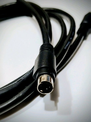 S-Video 4-pin Mini-DIN cable new, thick, high-quality image
