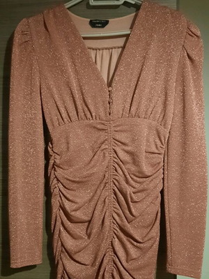 Party dress like new with distinctive shoulders, size M, beige pink