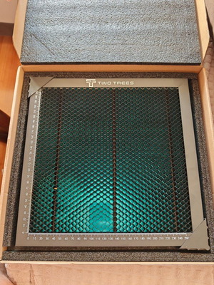 TwoTrees Honeycomb laser cutting and engraving worktable 250×250 mm like new