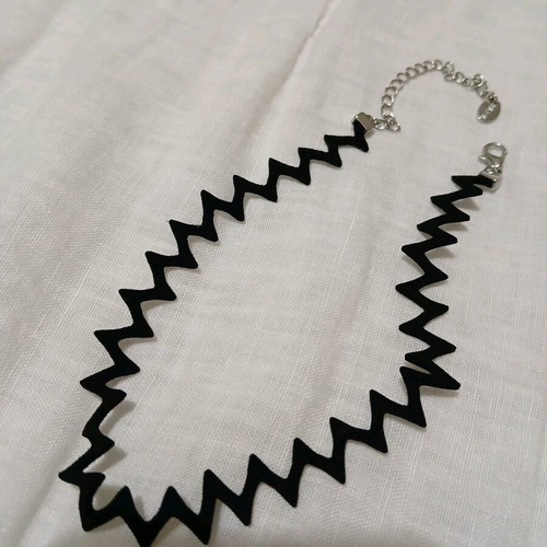 Zigzag choker new black with silver metal clasp Zara