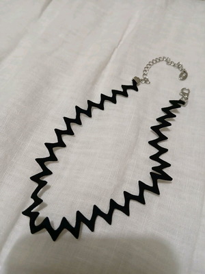 Zigzag choker new black with silver metal clasp Zara