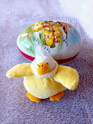 Easter egg with plush duck like new