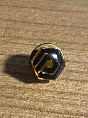 Collectible member pin of French company PATISFRANCE like new