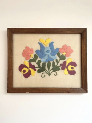 Κέντημα με λουλούδια σε κορνίζα μεταχειρισμένο