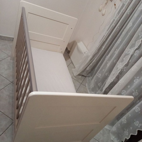 Convertible baby bed to children's bed, beech wood and melamine