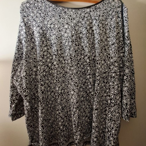 T-shirt like new, black and white pattern, size 50
